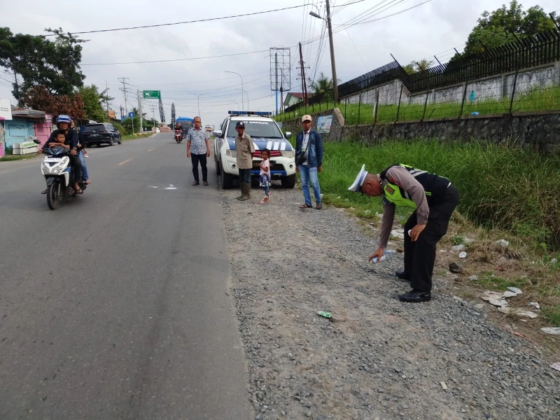 Reaksi Cepat Sat Lantas Polres Simalungun Tangani Kejadian Tabrakan Dua Sepeda Motor di Simpang Ebenezer, Dua Korban Luka Ringan - TajamNews