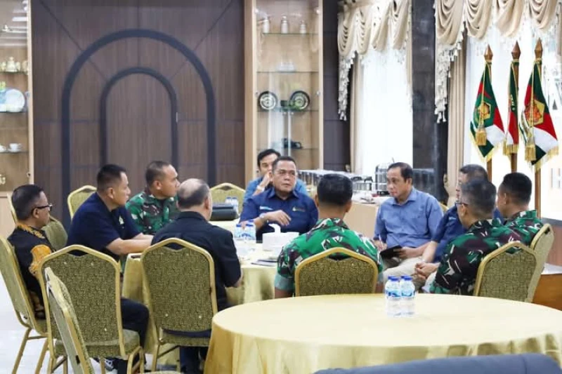 Pangdam I/BB Terima Kunjungan Dirut PT Agrinas, Bahas Strategi Tata Kelola Lahan dan Perkebunan - TajamNews