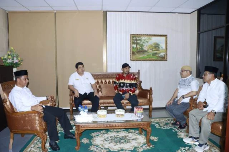 Bupati Kampar Lakukan Silaturrahmi Strategis ke Pemko Batam Guna Pererat Sinergi Daerah - TajamNews