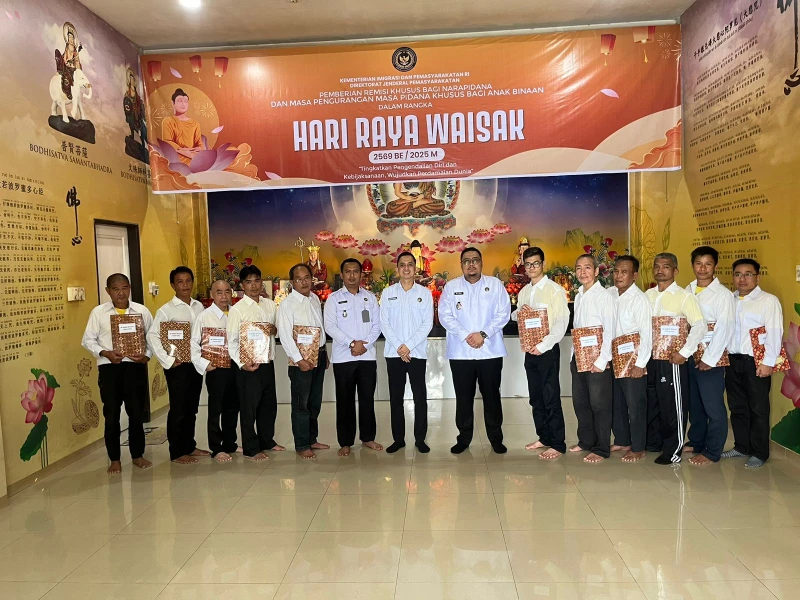*38 Orang Warga Binaan Rutan Kelas I Medan Dapatkan Remisi Khusus Waisak* - TajamNews