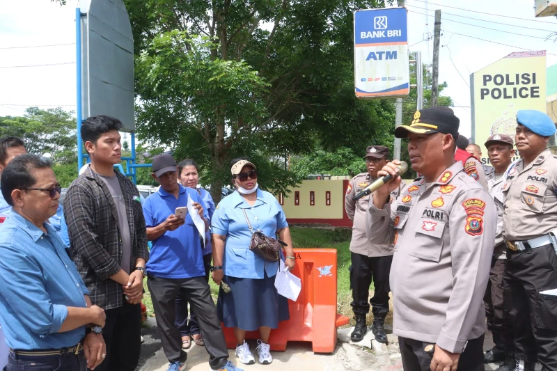 Kapolres Simalungun Terima Massa Aksi Sumut Watch dan Pegawai PDAM Tirta Lihou, Siap Selidiki Dugaan Korupsi - TajamNews