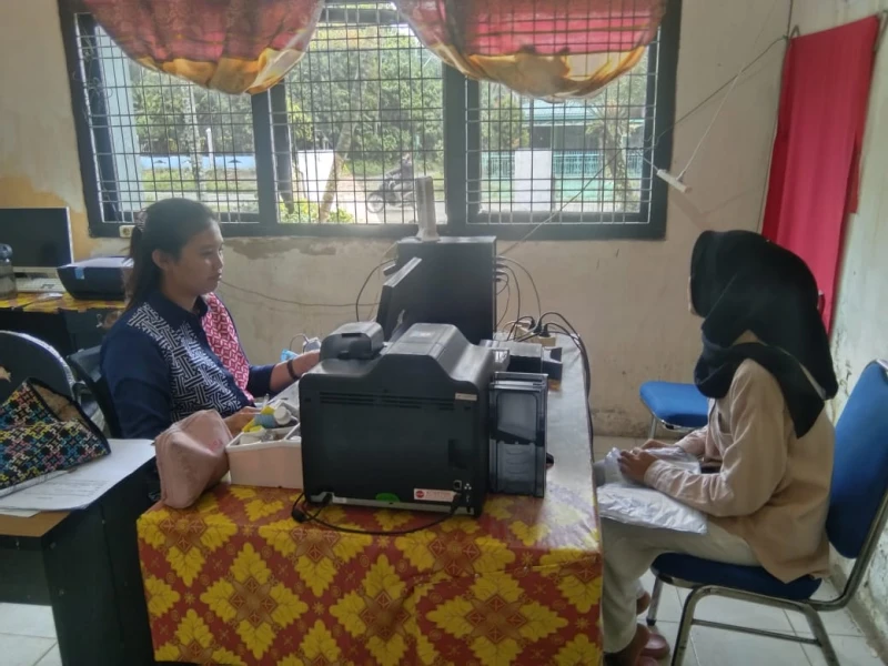 *Pembuatan E-KTP Di Kantor Camat Silou Kahean GRATIS, Tanpa Dipungut Biaya* - TajamNews