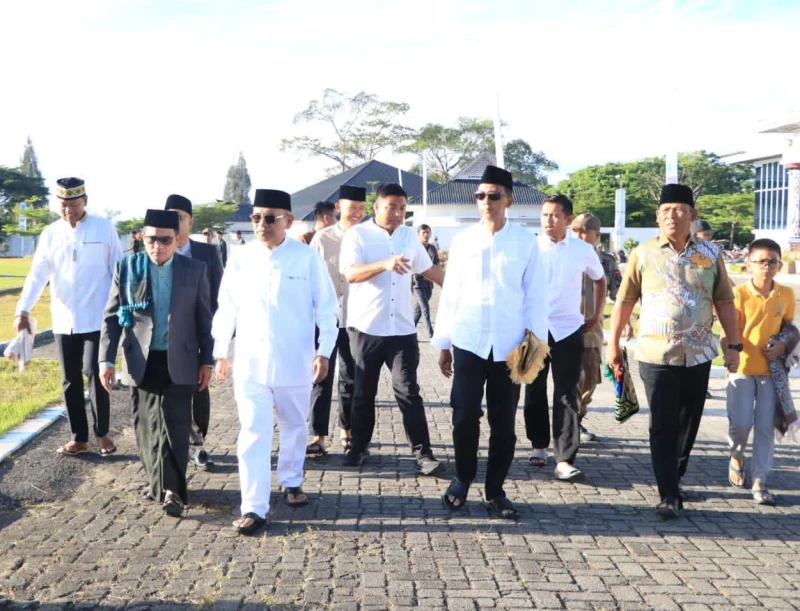 Kapolres Simalungun Bersama Forkopimda Gelar Sholat Ied dan Penyembelihan Kurban Bersama Masyarakat - TajamNews