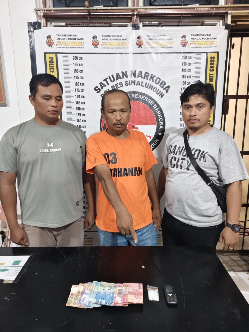 9,75 Gram Sabu berhasil di sita dari kantong celana Ropandi oleh tim res Polsek Bosar Maligas - www.tajamnews.co.id