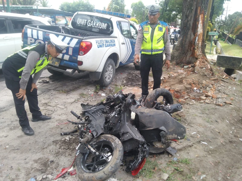 Pengendara Sepeda Motor meninggal di lindas truk tangki CPO.di jln asahan. - TajamNews