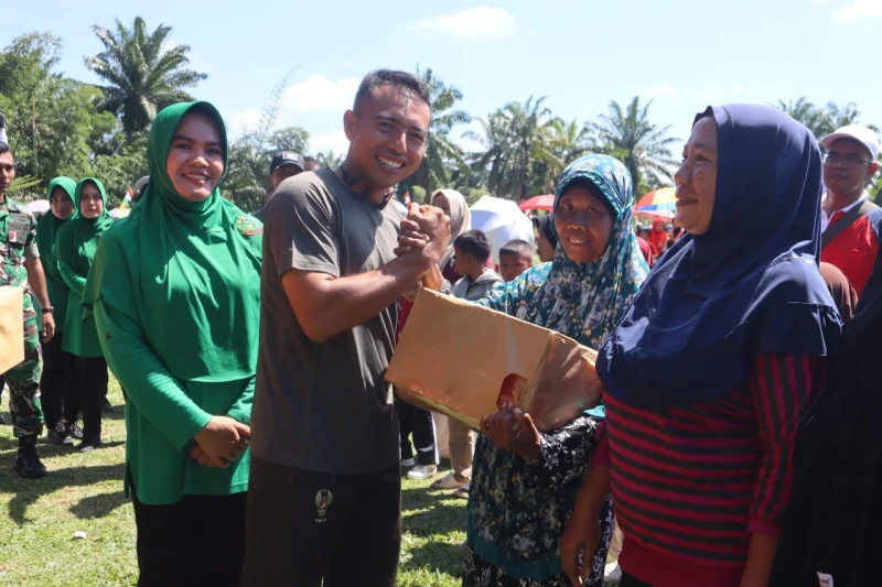 Letkol Inf. Wahidin Sobar S.Sos MSc Berbagi Keceriaan Kepada Anak Yatim Dan Dhuafa - www.tajamnews.co.id