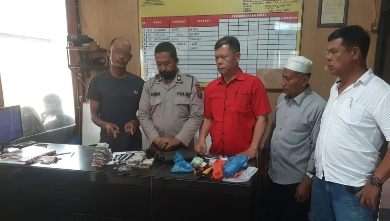 Motif Ekonomi,  Pria Ini Sikat Kotak Infaq Masjid Asy Syuhada Tanah Jawa - www.tajamnews.co.id