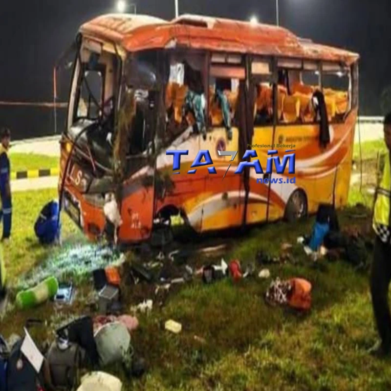 Bus Rombongan Atlet Karate dari Medan Kecelakaan di Padang Baru, 2 Orang Meninggal, Sopir Kabur - www.tajamnews.co.id
