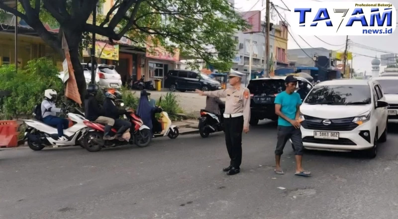 Lalu Lintas di Serua Sempat Lumpuh Akibat Penutupan Jalan Merpati - www.tajamnews.co.id
