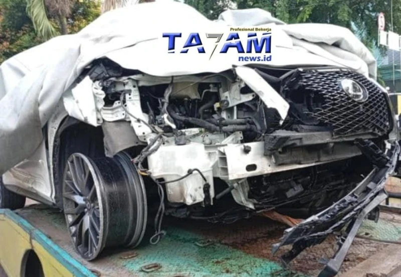 Kecelakaan Tragis di Jantung Kota Medan: Misteri Identitas Tukang Becak Tewas Dihantam Mobil Mewah - www.tajamnews.co.id