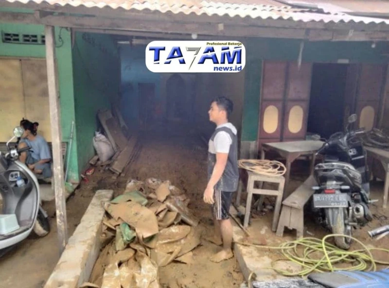 77 KK Terikut Banjir Lumpur: Warga Bukit Mas Berjuang Mengatasi Kerusakan - www.tajamnews.co.id