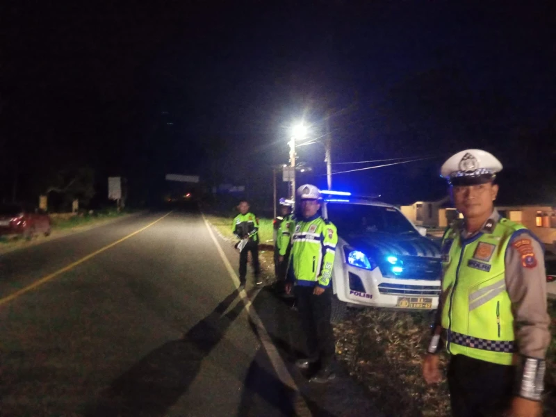 Polres Simalungun Gelar Blue Light Patrol, 24 Personel Standby Antisipasi Balap Liar dan Geng Motor di Minggu Malam - www.tajamnews.co.id