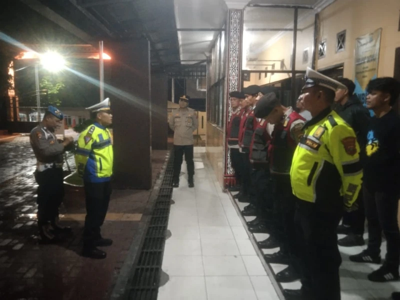 Kanit Gakkum Polres Simalungun Pimpin Siaga Mako Sambil Sosialisasi UU KUHP Baru ke Personel - www.tajamnews.co.id