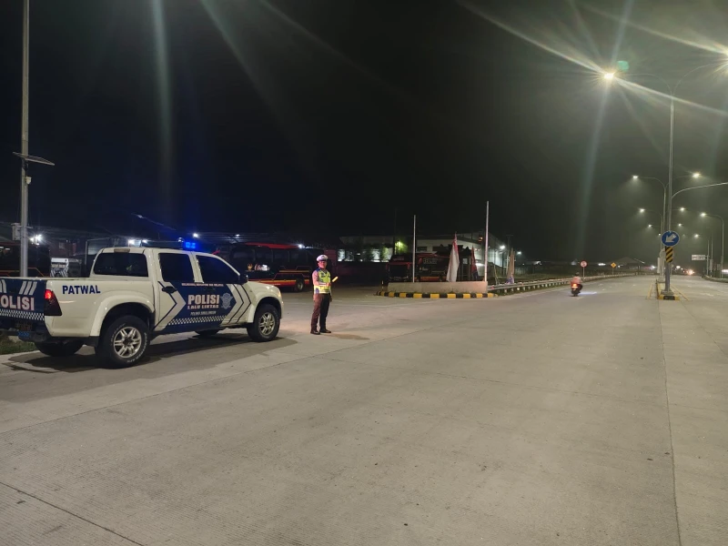 IPDA Yancen Hutabarat Tegaskan Polri Siaga untuk Masyarakat Melalui Blue Light Patrol, Polres Simalungun Hadirkan Rasa Aman di Malam Hari, - www.tajamnews.co.id