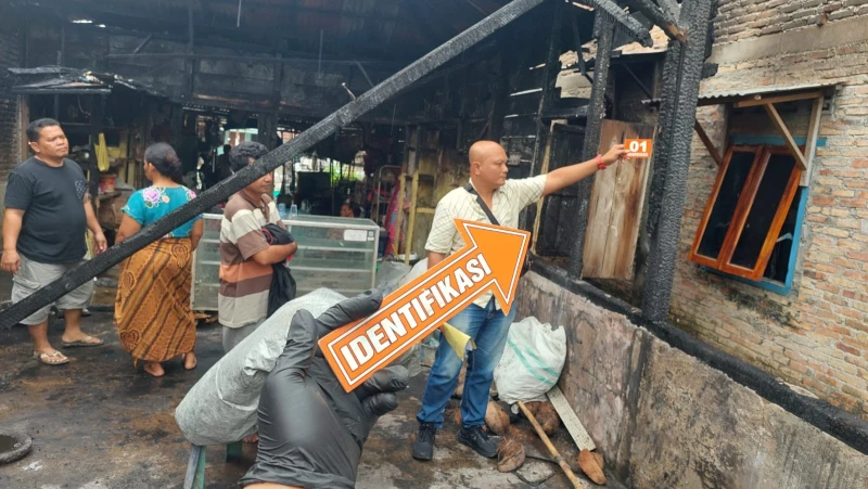 Penanganan Profesional Tim INAFIS Sat Reskrim Polres Simalungun Ungkap Penyebab Kebakaran Rp150 Juta, Bukti Korsleting Terungkap! - www.tajamnews.co.id