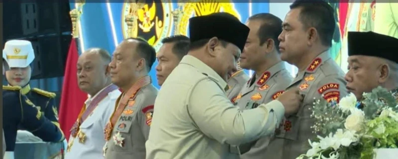 Presiden Prabowo Anugerahkan Satyalancana Wira Karya kepada Kapolda Sumut - TajamNews