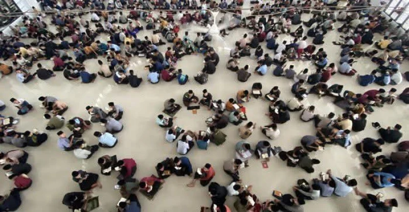 Melihat Para Santri Ar-Raudlatul Hasanah Medan Tadarus dengan Formasi Lingkaran - TajamNews