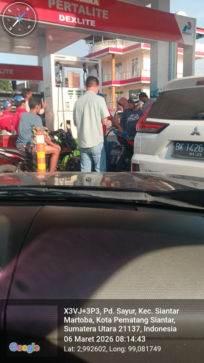 Imbas Pernyataan Menteri Bahlil, SPBU di Siantar Padat Antrian - TajamNews