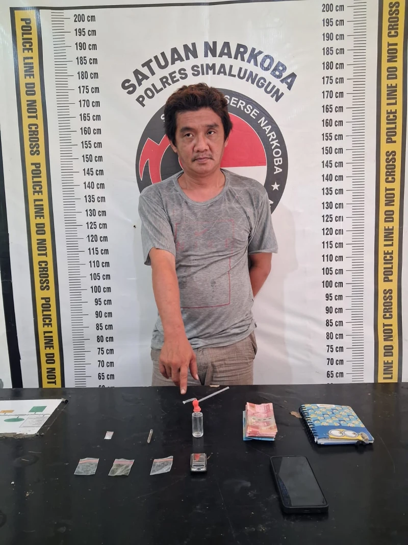 Tidak Ada Yang Kebal Hukum! Polres Simalungun Buktikan Aksi Nyata: Gerebek Sarang Narkoba di Kampung Jawa, Along Tidak Berkutik Saat dibekuk - TajamNews