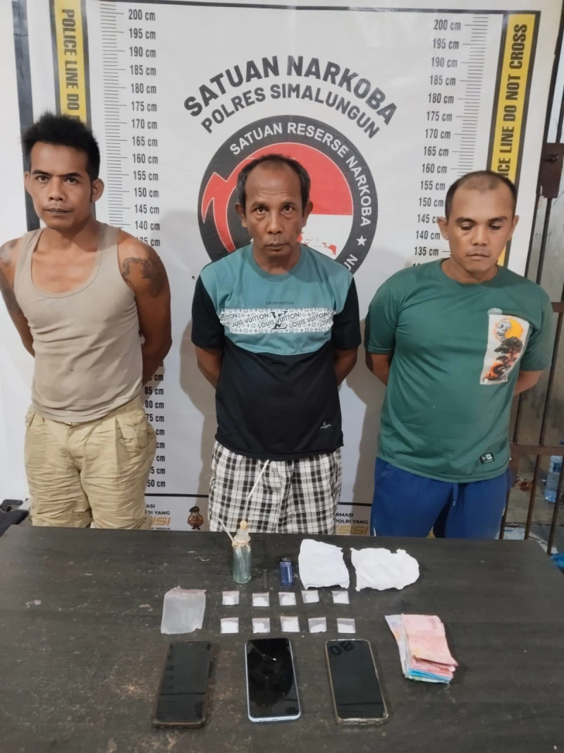 Ipda Alek Ari Sandi Sidabutar Buktikan Taji Kanit I Narkoba — Pimpin Langsung Penggerebekan Malam, Tiga Tersangka Sabu Diringkus, Pemasok Bernama Rizal Diburu - TajamNews