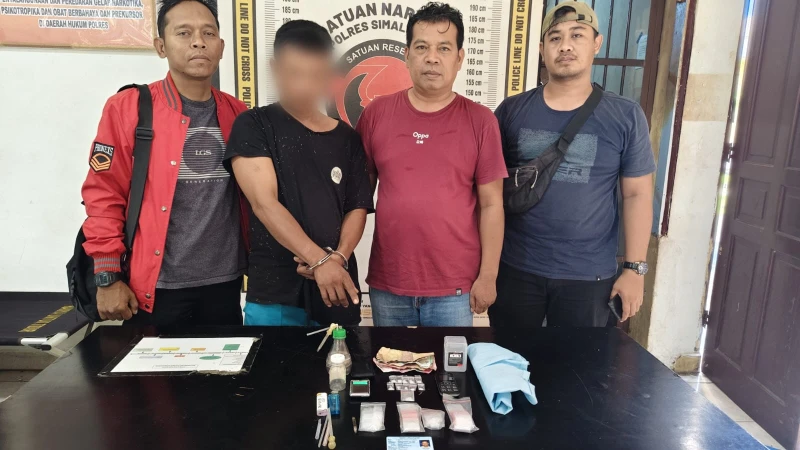 Polsek Dolok Batu Nanggar Gulung Residivis Narkoba, Tersangka Nekat Kabur Lompat Tembok Sebelum Dibekuk Petugas di Ladang Ubi - TajamNews