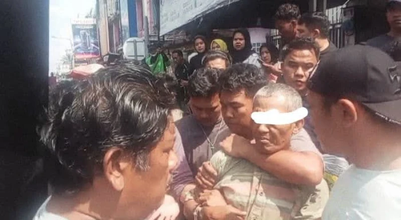 Lansia Diduga Kurir Sabu Jaringan Medan-Siantar Ditangkap di Halte Bus - www.tajamnews.co.id