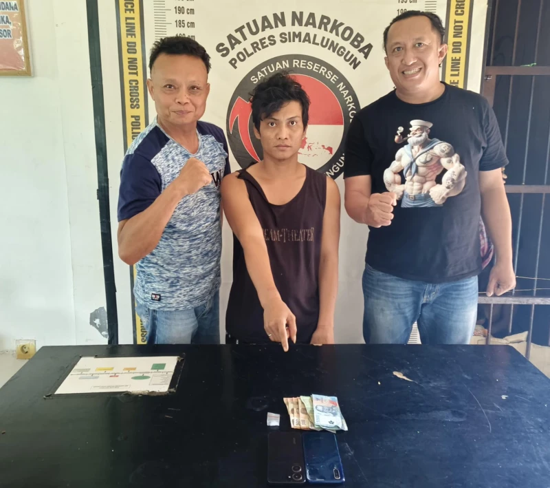 Polsek Gunung Malela Bekuk Pengedar Sabu di Lokalisasi Bukit Maraja, Selamatkan Anak Bangsa dari Bahaya Narkoba - www.tajamnews.co.id