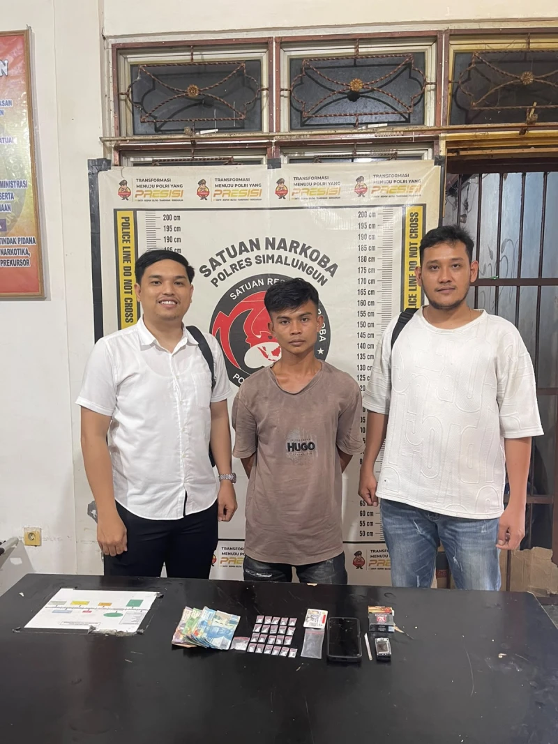 Polsek Gunung Malela Gerebek Rumah, Amankan Pengedar Narkoba dengan Barang Bukti 5,46 Gram Sabu - TajamNews
