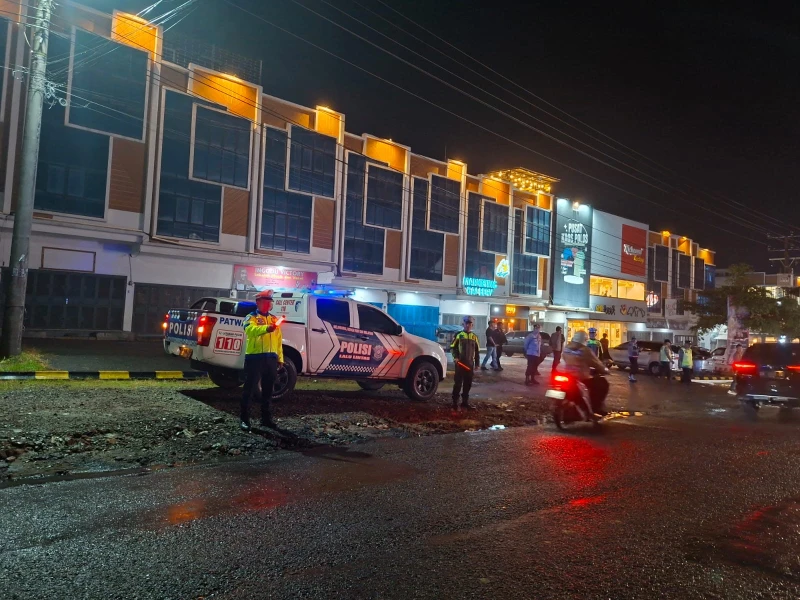 Antisipasi Balap Liar dan Begal, Kanit Gakkum IPDA Yancen Hutabarat Pimpin Patroli Blue Light Jaga Kenyamanan Malam Minggu - TajamNews