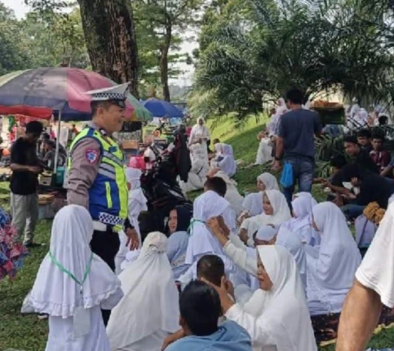 Polisi Bersama Masyarakat, Satlantas Polres Simalungun Edukasi Warga di Nagori Senio, Galakkan Gerakan SAHATA LANTAS - www.tajamnews.co.id