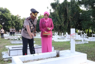Mengenang Jasa Pahlawan, Polres Simalungun Gelar Ziarah dan Tabur Bunga di TMP Nagur Jelang Hari Bhayangkara ke-79 - www.tajamnews.co.id