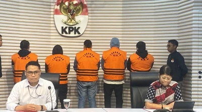 Kadis PUPR Sumut Topan Ginting Di Jemput KPK - www.tajamnews.co.id