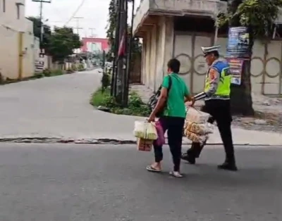 Polantas Menyapa Pagi Hari, Polres Simalungun Hadirkan Rasa Aman di Jalan Raya untuk Masyarakat - www.tajamnews.co.id