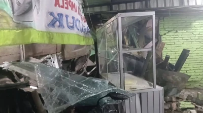 Kecelakaan Tragis di Simalungun: Cerita Wahyudi Lolos dari Maut Saat Truk Sembako H4ncvrkan Warungnya - www.tajamnews.co.id